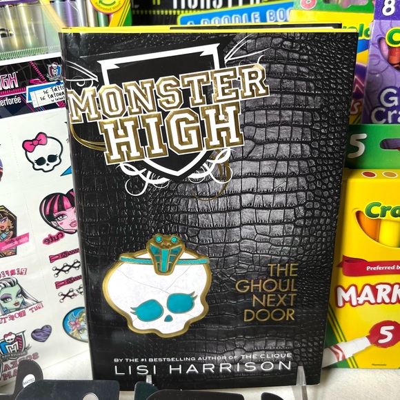 CRAYOLA X MONSTER HIGH GIFT SET - Picture 7 of 16